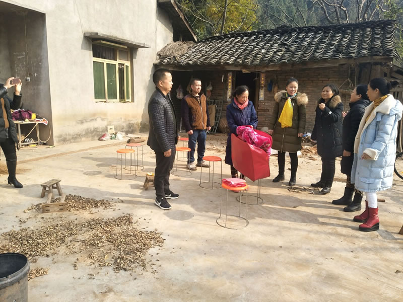 “責(zé)任正信，愛心公益”我們?cè)谛袆?dòng)——綿陽游仙區(qū)登仙村之行